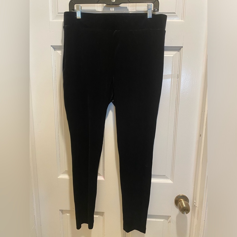 🙋‍♀️💁‍♀️Loft Black velvet Leggings